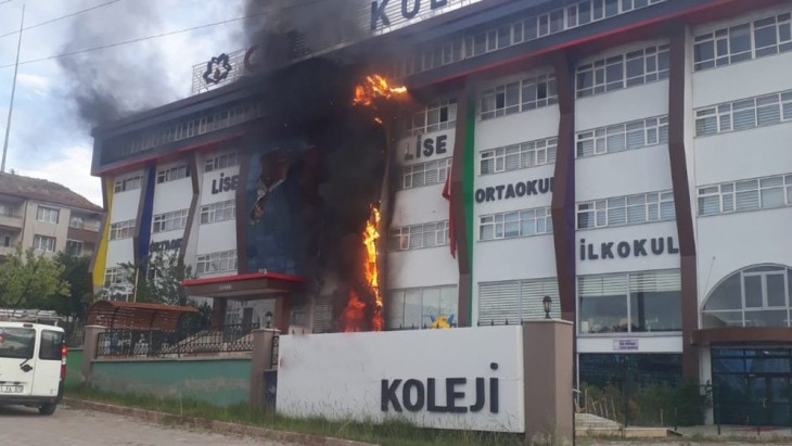 Kırıkkale'de özel okulda korkutan yangın